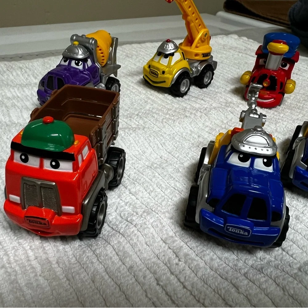 Vintage Maisto Tonka Hasbro Die-cast Set of Six from 2000 & 2001 & Free Disney - Picture 4 of 16